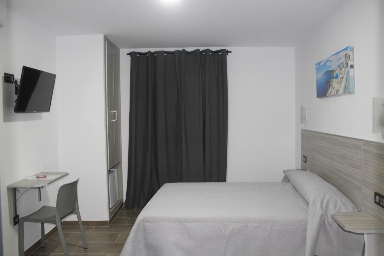 Hostal Maria Jose Conil De La Frontera Buitenkant foto