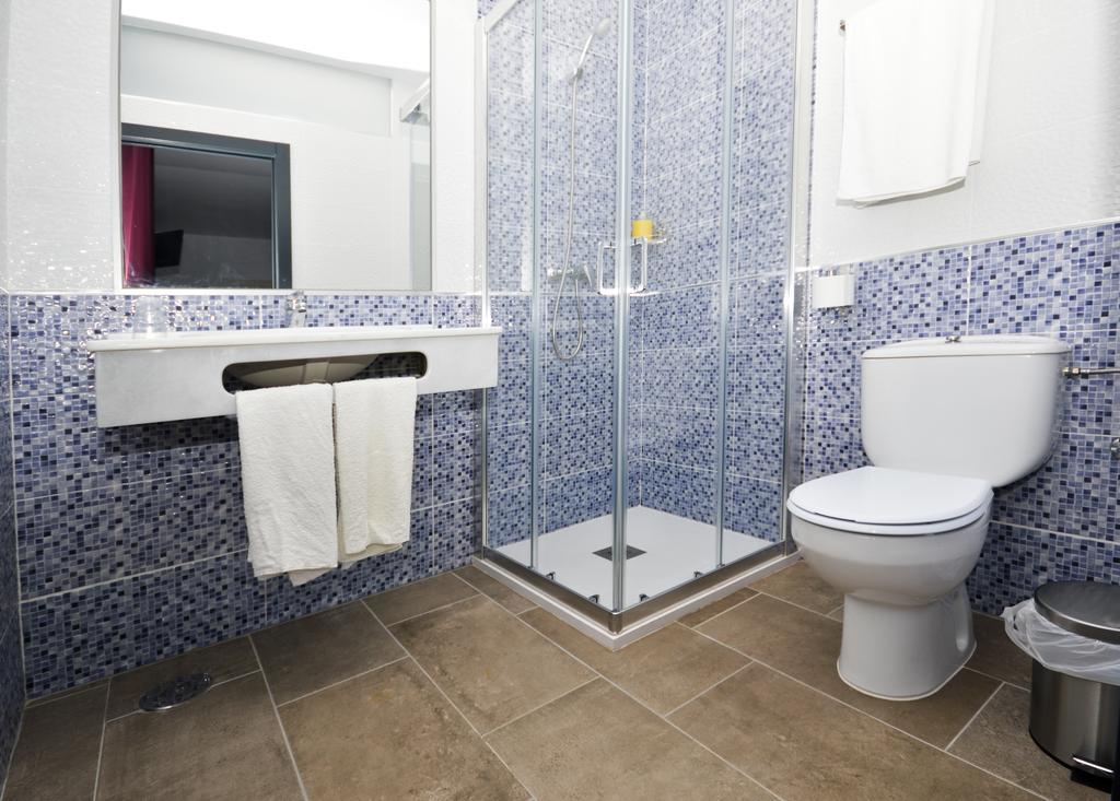 Hostal Maria Jose Conil De La Frontera Buitenkant foto
