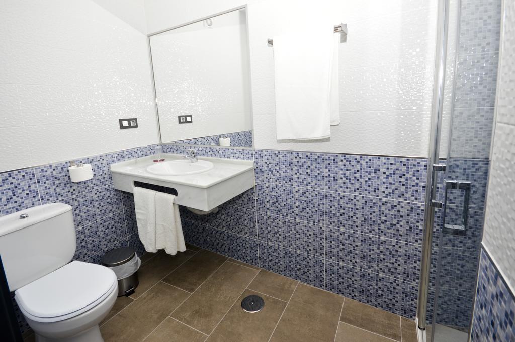 Hostal Maria Jose Conil De La Frontera Buitenkant foto