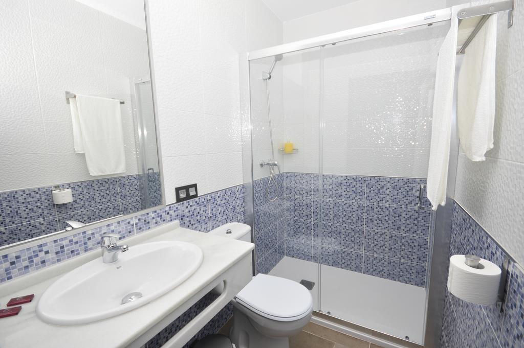 Hostal Maria Jose Conil De La Frontera Buitenkant foto