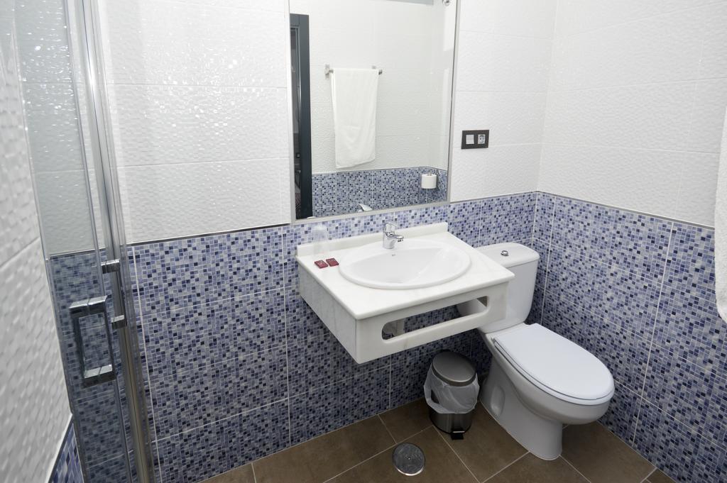 Hostal Maria Jose Conil De La Frontera Buitenkant foto