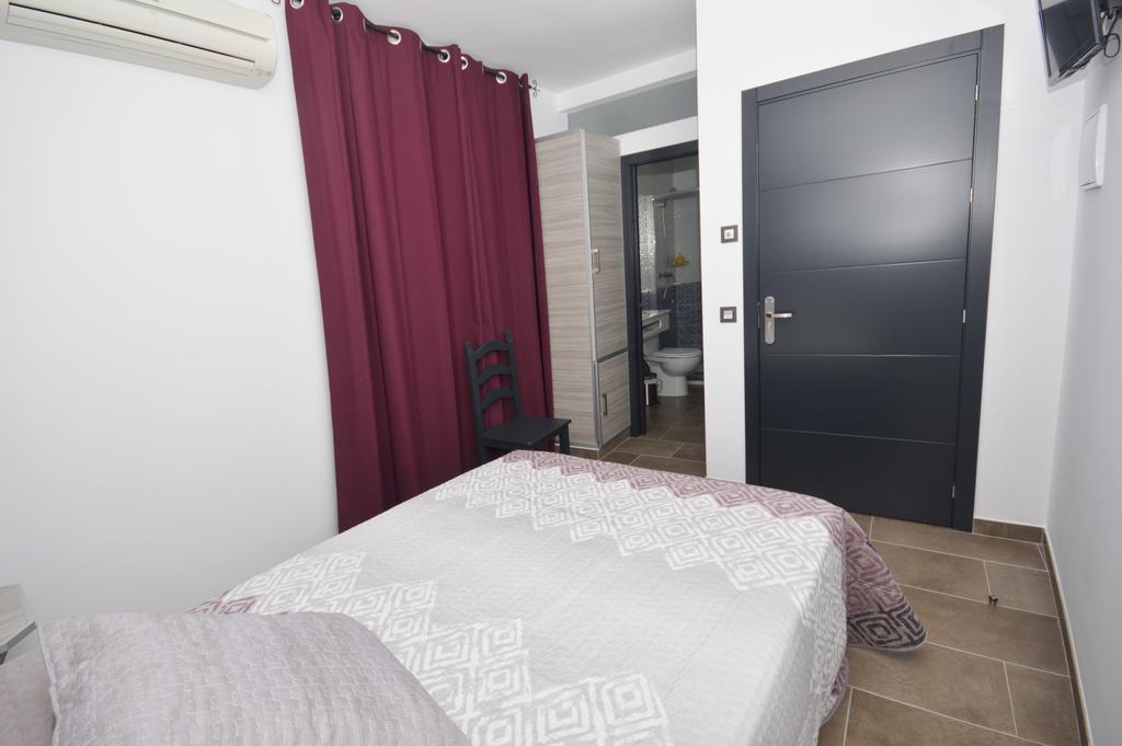 Hostal Maria Jose Conil De La Frontera Buitenkant foto