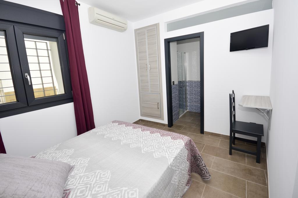 Hostal Maria Jose Conil De La Frontera Buitenkant foto