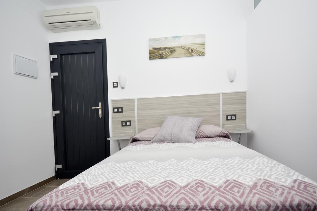 Hostal Maria Jose Conil De La Frontera Buitenkant foto